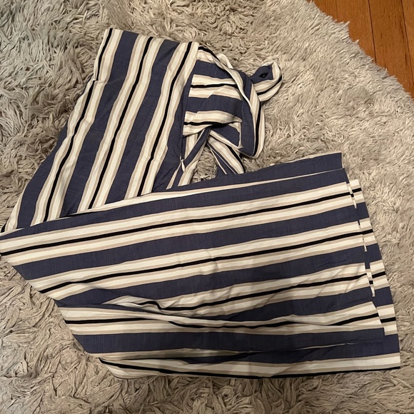 Express pants. New with tags. Size 2 - Picture 2 of 3